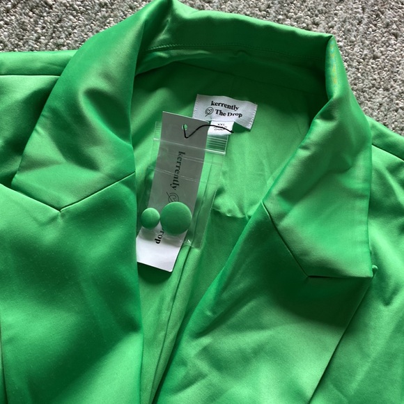 Women’s Double Breasted Blazer - Picture 5 of 5